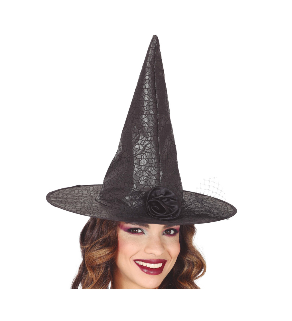 Čarodějnický klobouk s umělou kožešinou a květinou
